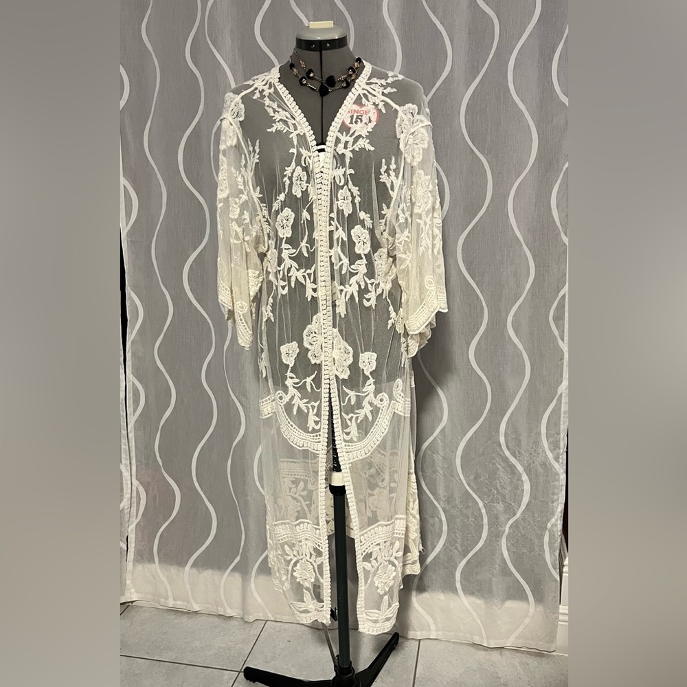 Dizzy White Floral Lace Robe Coverup